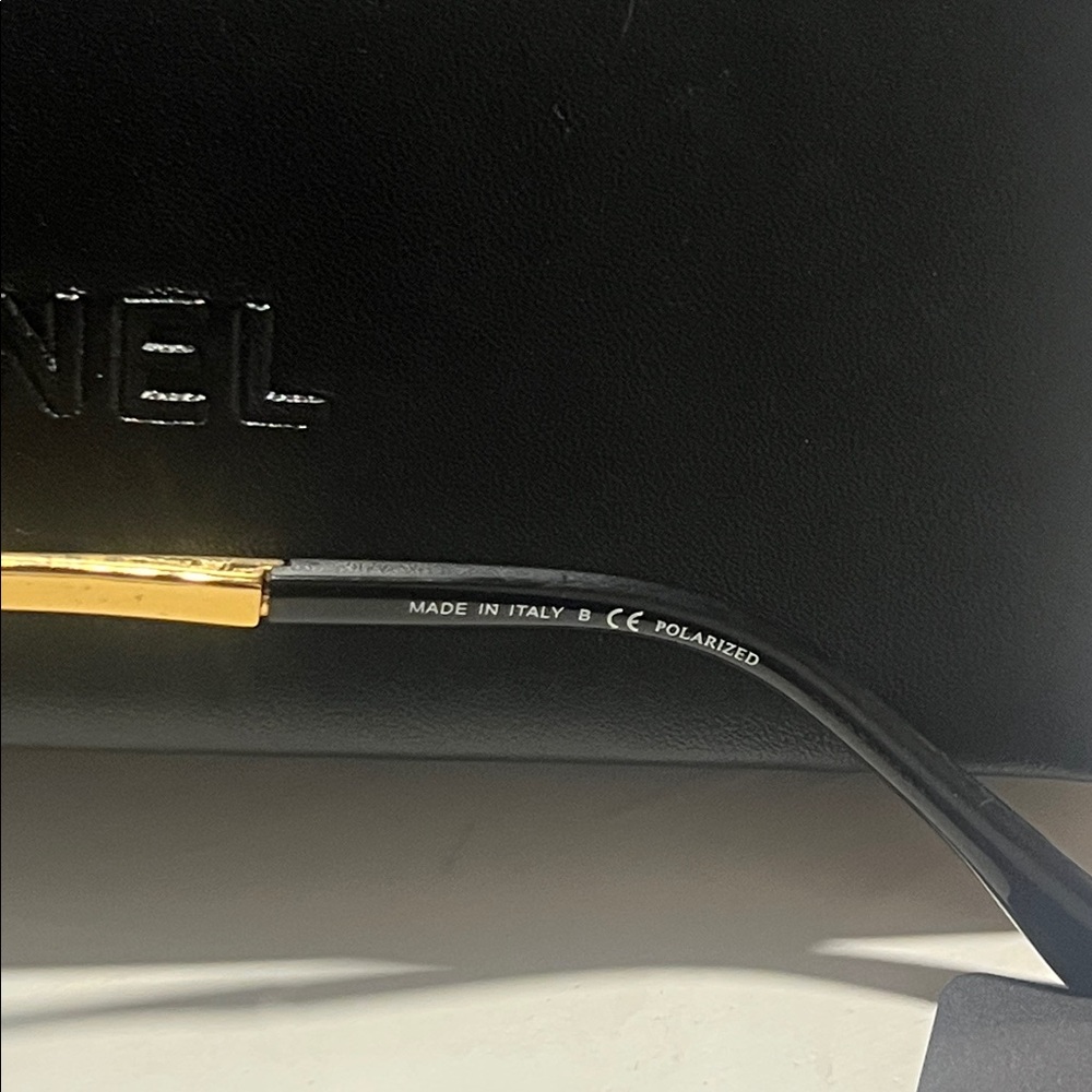 CHANEL- Classic Pearl Sunglasses - Picture 8 of 11